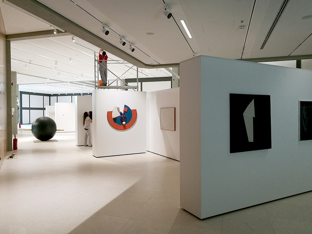 Ausstellungsaufbau mit Mila-wall Technik im Museum für zeitgenössische Kunst in Belgrad