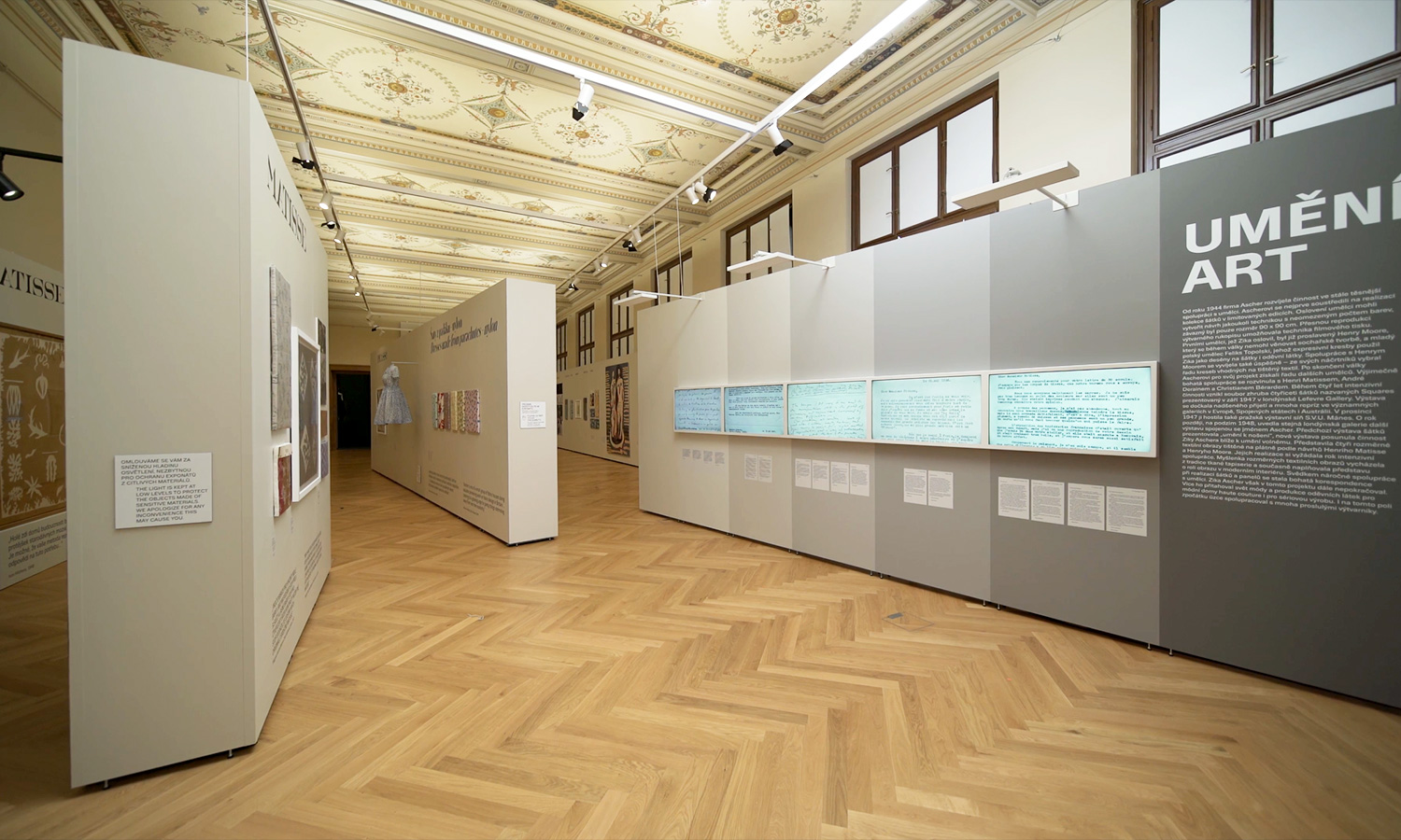 Ausstellung mit Mila-wall Technik im Kunstgewerbemuseum in Prag