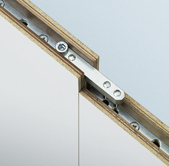 Zoom: Connexion des modules muraux de la série Mila-wall 840 avec cadre en bois